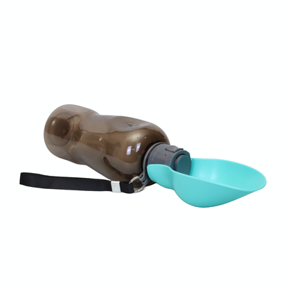 BOTELLA PARA PERROS PORTÁTIL DE 800 ML CON CORREA COLOR VERDE