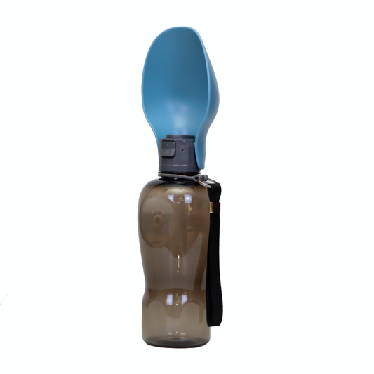 BOTELLA PARA PERROS PORTÁTIL DE 800 ML CON CORREA COLOR AZUL