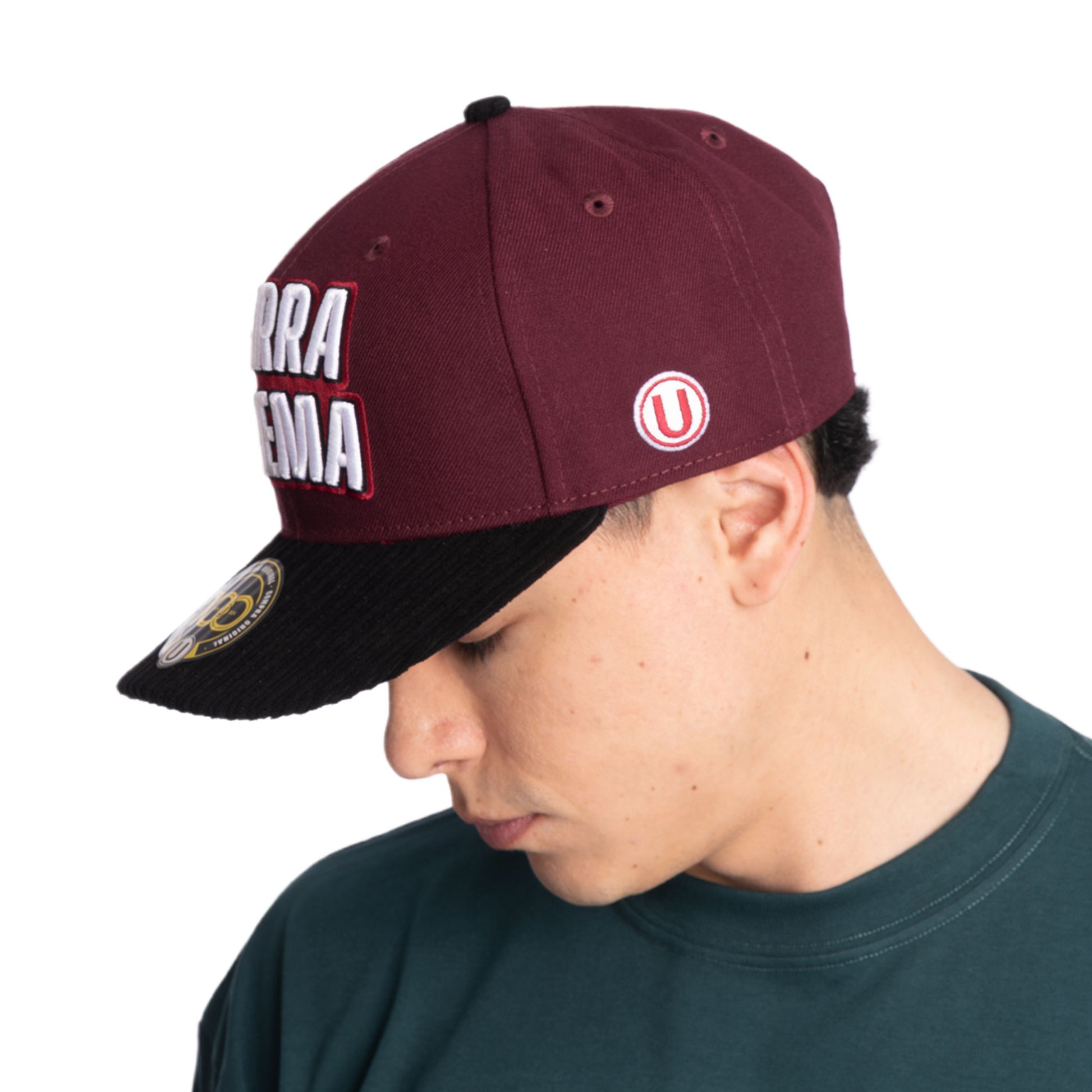 Set del Hincha Universitario de Deportes Garra Crema